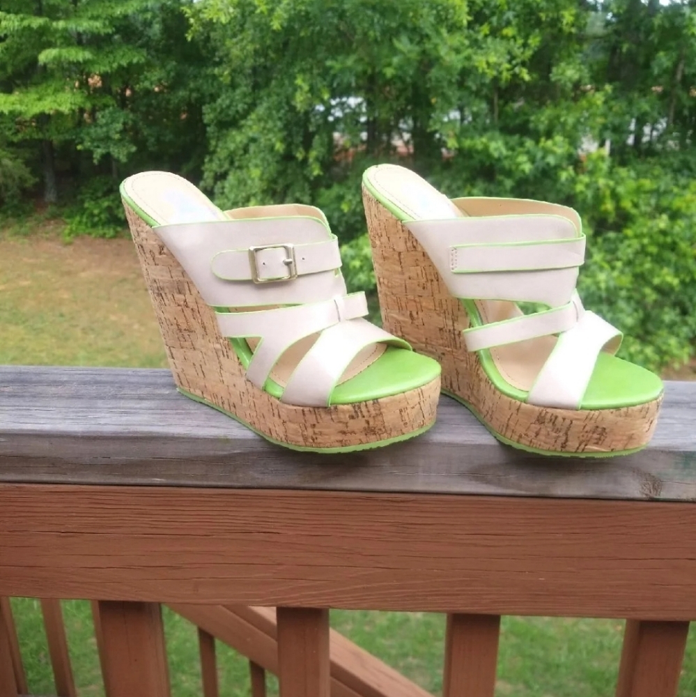 Women's Wedge Heel Shoes. Size 6.